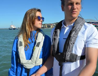 Рятувальний жилет Spinlock Deckvest LITE чорний, легкий, ультракомпактний, зручний дизайн, страховий пояс