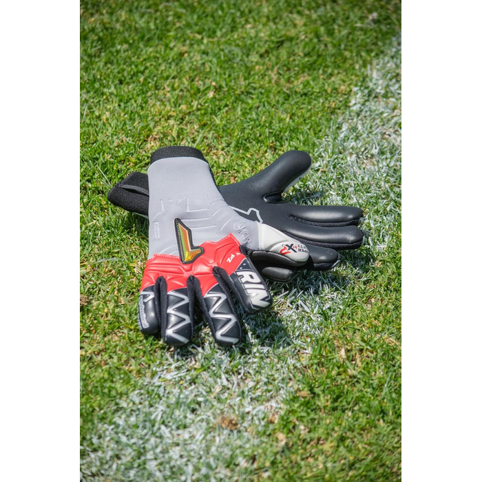 Воротарські рукавички Rinat Xtreme Guard Zhero для футболу