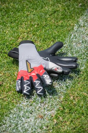 Воротарські рукавички Rinat Xtreme Guard Zhero для футболу