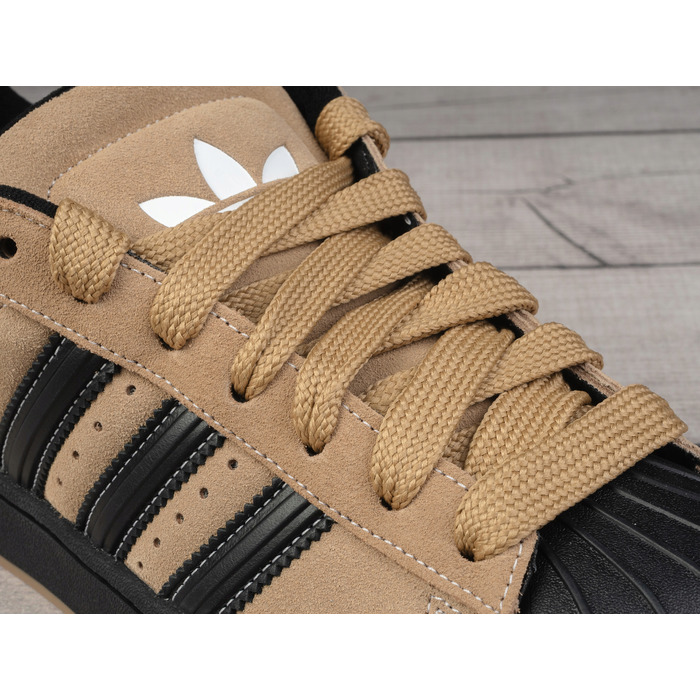 Жіночі спортивні кросівки Adidas, розмір 37 1/3