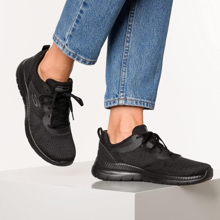 Жіночі кросівки Skechers, розмір EU 40, чорного кольору