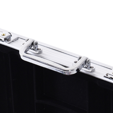 Набір для покеру HOMCOM: 200 фішок, 2 колоди карт, 5 кубиків, алюмінієвий кейс. Розміри: 29,5 x 20,5 x 6,5 см. Матеріал кейсу: алюміній + пінополістирол.