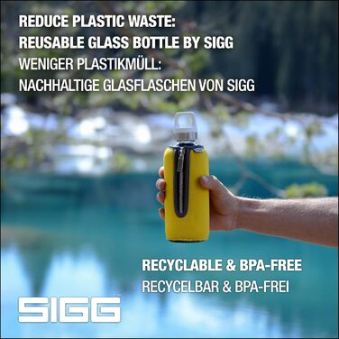 SIGG Stella пляшка для води 0.5 л, скляна, з неопреновим чохлом, без шкідливих речовин, герметична, сучасний дизайн