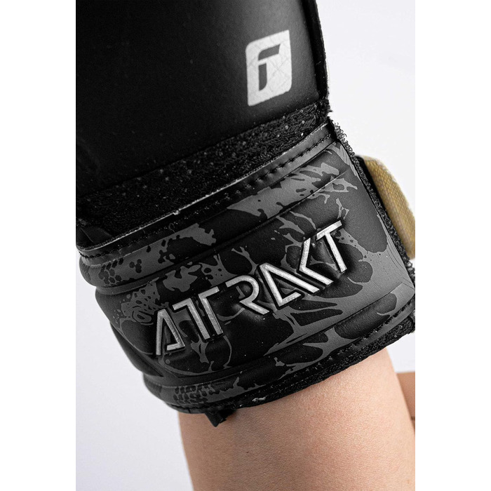 Дитячі воротарські рукавички Reusch Attrakt Solid Finger Support Junior, чорні, з гарним зчепленням та зовнішнім швом