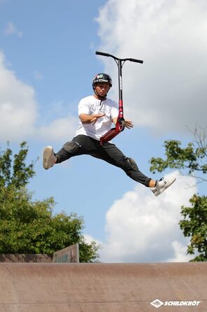 Трюковий самокат Schildkröt Flipwhip, преміум, HIC-компресія, алюмінієві диски, 110 мм поліуретанові колеса, металік червоний