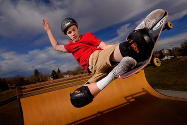 Шолом TSG для скейтборду та BMX S/M, інжектований, чорний