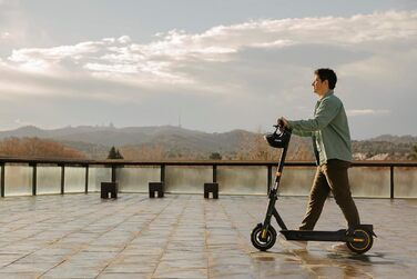Електросамокат Segway-Ninebot Max G2 E для дорослих, швидкість 25 км/год, запас ходу 70 км, подвійна гальмівна система