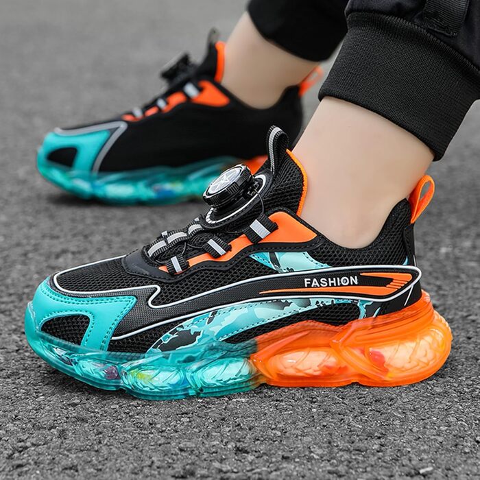 Дитячі кросівки ITSOGOO для бігу та спорту. Легкі, дихаючі, підходять для активного відпочинку, занять фітнесом та прогулянок. Розміри 28-37 EU, 33 EU. Чорний колір.