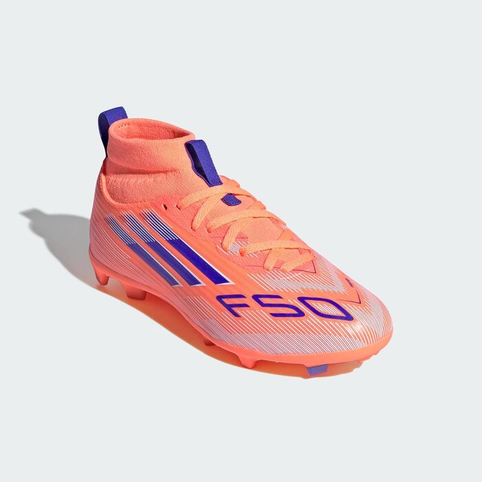 Дитячі футбольні бутси adidas F50 League Mid для гри на твердих та універсальних майданчиках (38 EU, Beam Orange/Lucid Blue/Cloud White)