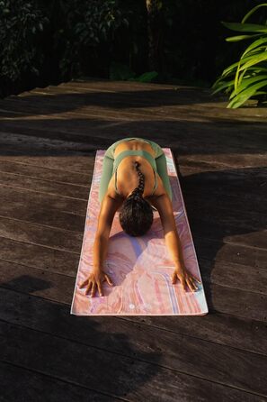Рушник для йоги Hot Yoga від Yoga Design Lab | Антиковзаючий, легкий, з переробленої мікрофібри, швидковисихаючий, для гарячої йоги, спорту, подорожей (Pearl)