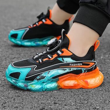 Дитячі кросівки ITSOGOO для бігу та спорту. Легкі, дихаючі, підходять для активного відпочинку, занять фітнесом та прогулянок. Розміри 28-37 EU, 33 EU. Чорний колір.