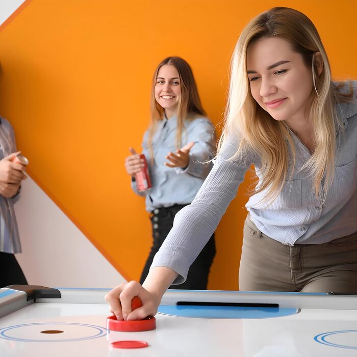 СеренеЛайф Ейрхокей - ігровий стіл для ехокею, повного розміру, з шайбами та шайбельними штангами. Ідеальний для дітей та дорослих. Синій та чорний колір.