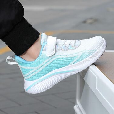 Дитячі кросівки для спорту: зал, біг, повсякденне носіння. Зручні дитячі кросівки для хлопчиків 28-40 розмірів. Матеріал: дихаюча сітка, застібка на липучці. Колір: білий.