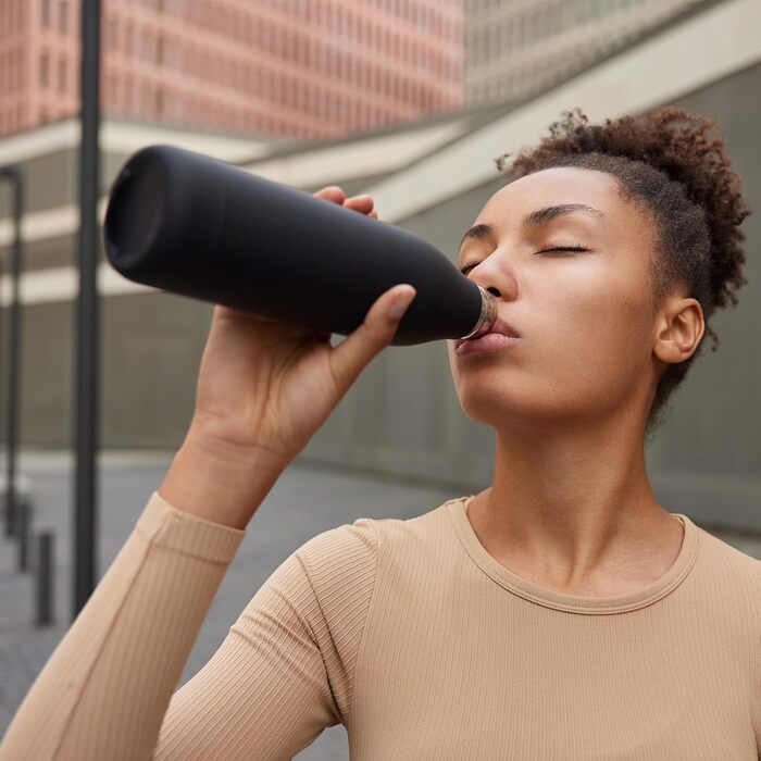 Термопляшка Mont-Clair 500 мл з нержавіючої сталі - чорна, з подвійними стінками, BPA-free, витримує 24 години холод та 12 годин тепла, без витоку