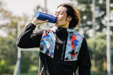 Спортивна пляшка для води Under Armour Sideline, 900 мл, з швидким клапаном, синьо-чорна, для фітнесу та тренувань