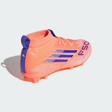 Дитячі футбольні бутси adidas F50 League Mid для гри на твердих та універсальних майданчиках (38 EU, Beam Orange/Lucid Blue/Cloud White)