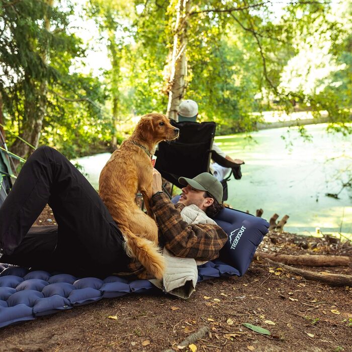 TREKKOUT Ultraleichte Isomatte з подушкою | Легка надувна туристична матрац для кемпінгу, подорожей та відпочинку | З інтегрованою помпою, водонепроникна, для одного спального місця