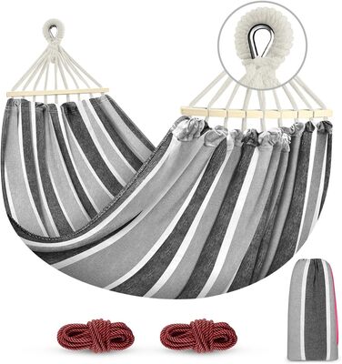 Гамак для відпочинку на відкритому повітрі: кемпінгу, балкону, тераси, саду. З дерев'яною перекладиною та сумкою для перенесення (сірий & білий)