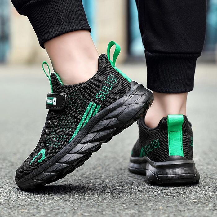 Дитячі кросівки для хлопчиків та дівчаток. Зручні кросівки для залу та вулиці. Сітка, дихаючі, легкі. Чорний колір, розмір 30 EU