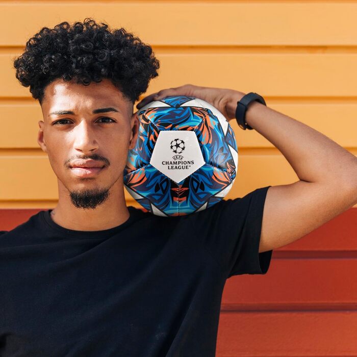 Футбол Ліги Чемпіонів УЄФА: білий, синій, зелений (блакитний, оранжевий)