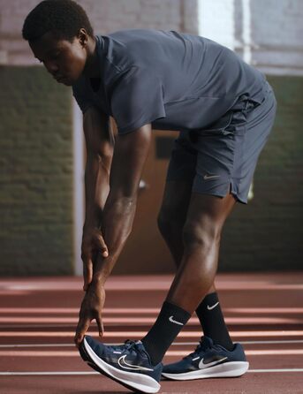 Кросівки Nike Downshifter 13 для чоловіків (41 EU, темно-синій, білий, чорний)