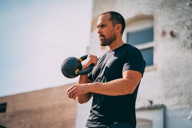 Kettlebell Kings гиря з порошковим покриттям для жінок і чоловіків, довговічна сталева гиря