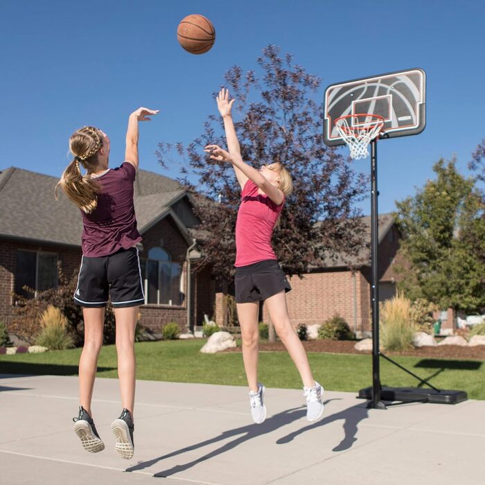 Баскетбольний кошик LIFETIME з регульованою висотою 240-305 см, стійкий до ультрафіолету, чорно-білий
