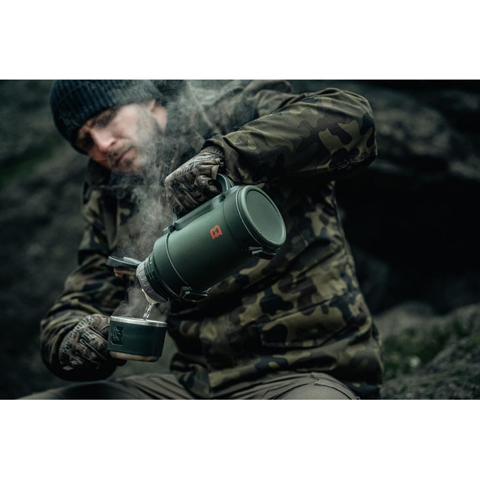 Термос Badger Outdoor Big Boy 1,3 л з нержавіючої сталі, із чайним ситечком, вакуумною ізоляцією, зберігає тепло до 24 годин, з ремінцем для перенесення, оливковий зелений