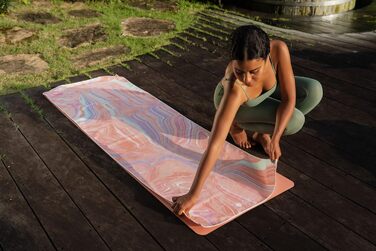 Рушник для йоги Hot Yoga від Yoga Design Lab | Антиковзаючий, легкий, з переробленої мікрофібри, швидковисихаючий, для гарячої йоги, спорту, подорожей (Pearl)