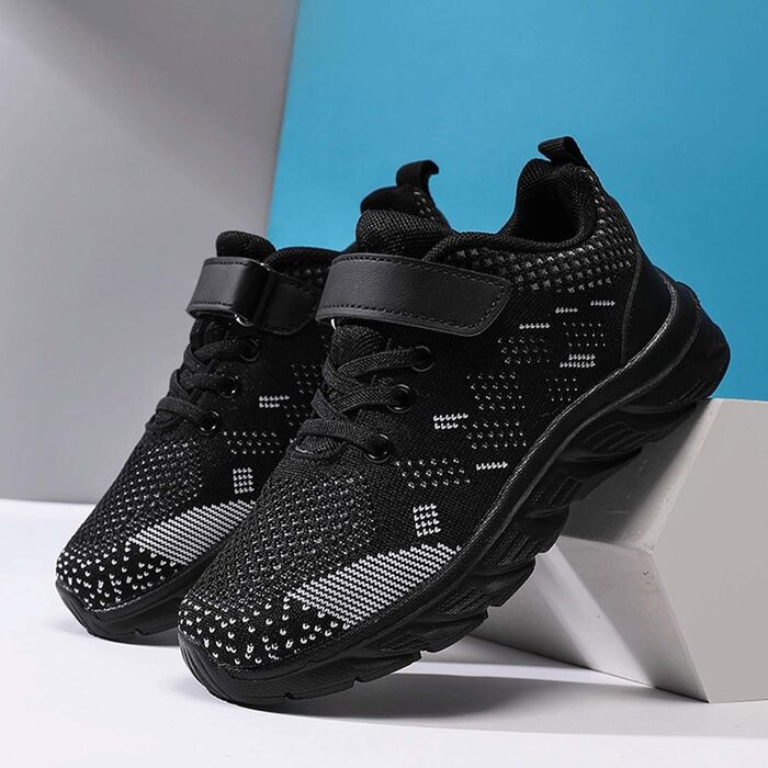 Дитячі спортивні кросівки для залу та вулиці: дихаючі, зручні, антиковзкі (03 Black, 28 EU)