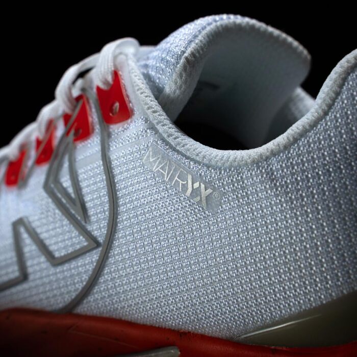 Жіночі кросівки Kempa Attack Pro 2.0 – легкі та дихаючі для занять спортом, бігу та відпочинку. Біло-червоні, розмір 36 EU