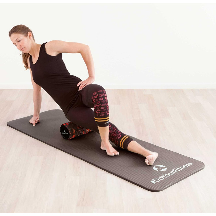 Фасціальна ролика DoYourFitness 34x14 см, середньої жорсткості, для масажу та розслаблення м'язів, піна, масажна фітнес-ролика