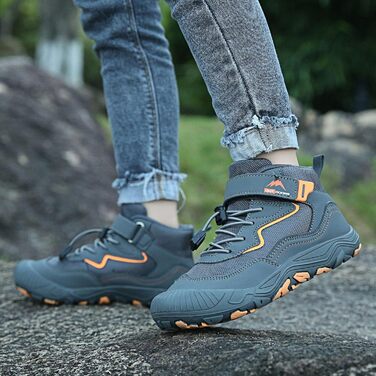 Дитячі трекінгові черевики для туризму та активного відпочинку: легкі, зручні, з неслизькою підошвою. Unisex модель для хлопчиків та дівчаток, розмір 34 EU, сірий колір.