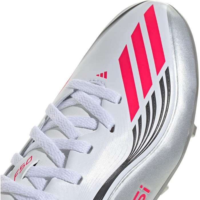 Дитячі футбольні бутси adidas F50 Messi League для гри на твердих та універсальних покриттях, розмір 37 1/3 EU, кольори: білий, червоний, срібло