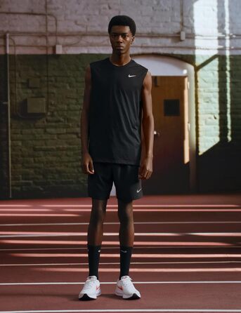 Кросівки Nike Revolution 8 для бігу та повсякденного носіння