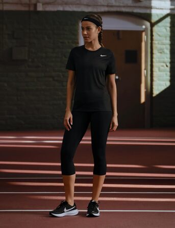 Кросівки Nike Revolution 8 для бігу по місту, жіночі, HJ8485 (44.5 EU, чорний/білий/сірий)