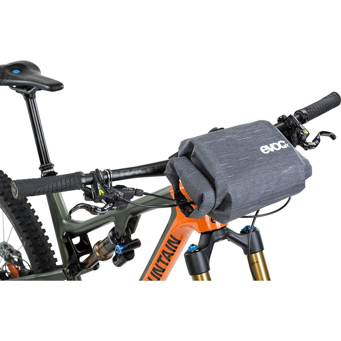 Велосумка на кермо EVOC HANDLEBAR PACK BOA, 2,5/5 л, водонепроникна, з BOA FIT SYSTEM, швидкий доступ з обох боків, карбонова сіра, для велосипеда