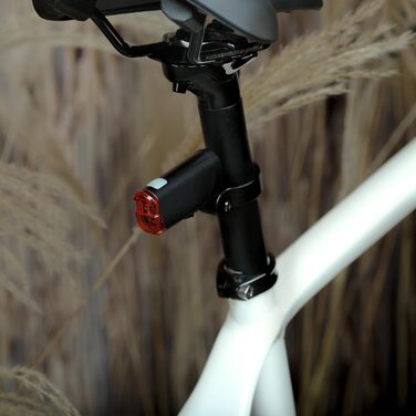 Набір велосипедних ліхтарів 40 Lux Stellar: переднє та заднє світло, сертифіковане StVZO, водонепроникне, LED з індикатором заряду батареї, для щоденного використання та їзди на роботу