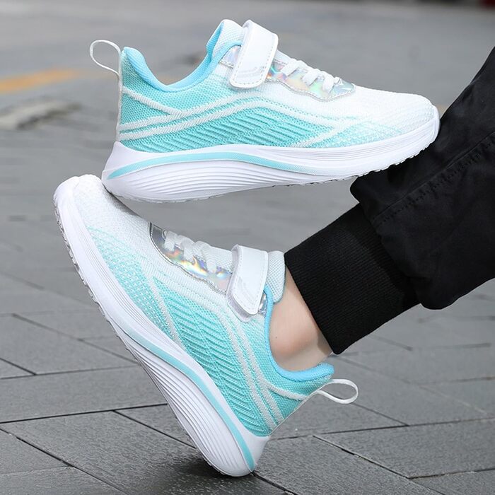 Дитячі кросівки для спорту: зал, біг, повсякденне носіння. Зручні дитячі кросівки для хлопчиків 28-40 розмірів. Матеріал: дихаюча сітка, застібка на липучці. Колір: білий.